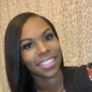 Meet your Posher, Monique